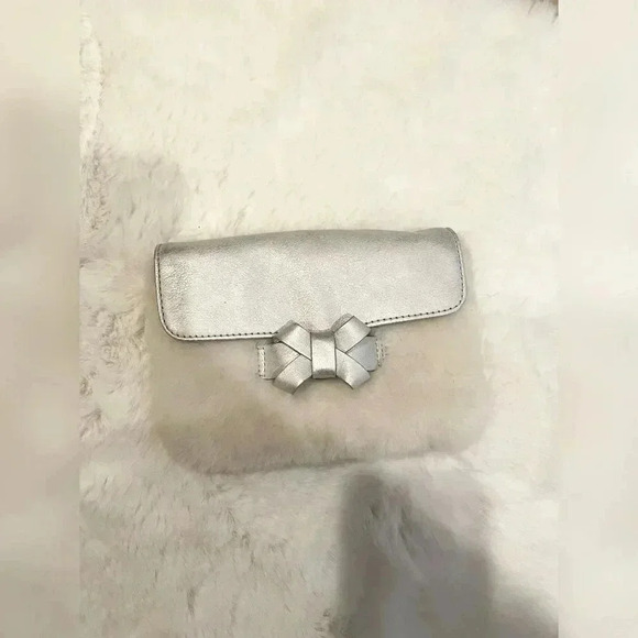 UGG Mini Silver Clutch With Soft Sheep Skin - Picture 1 of 4